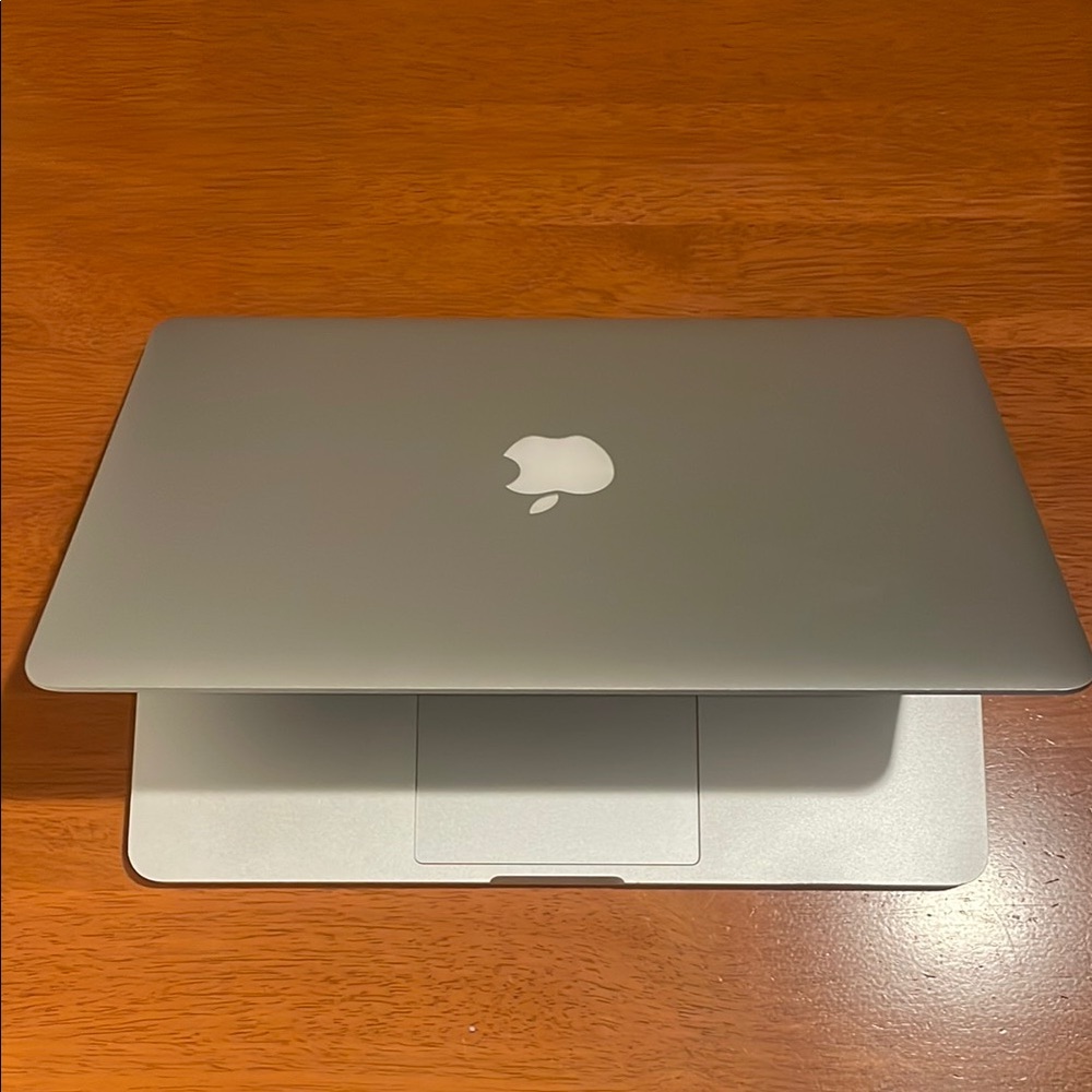 Apple Silver MacBook Sleek Laptop